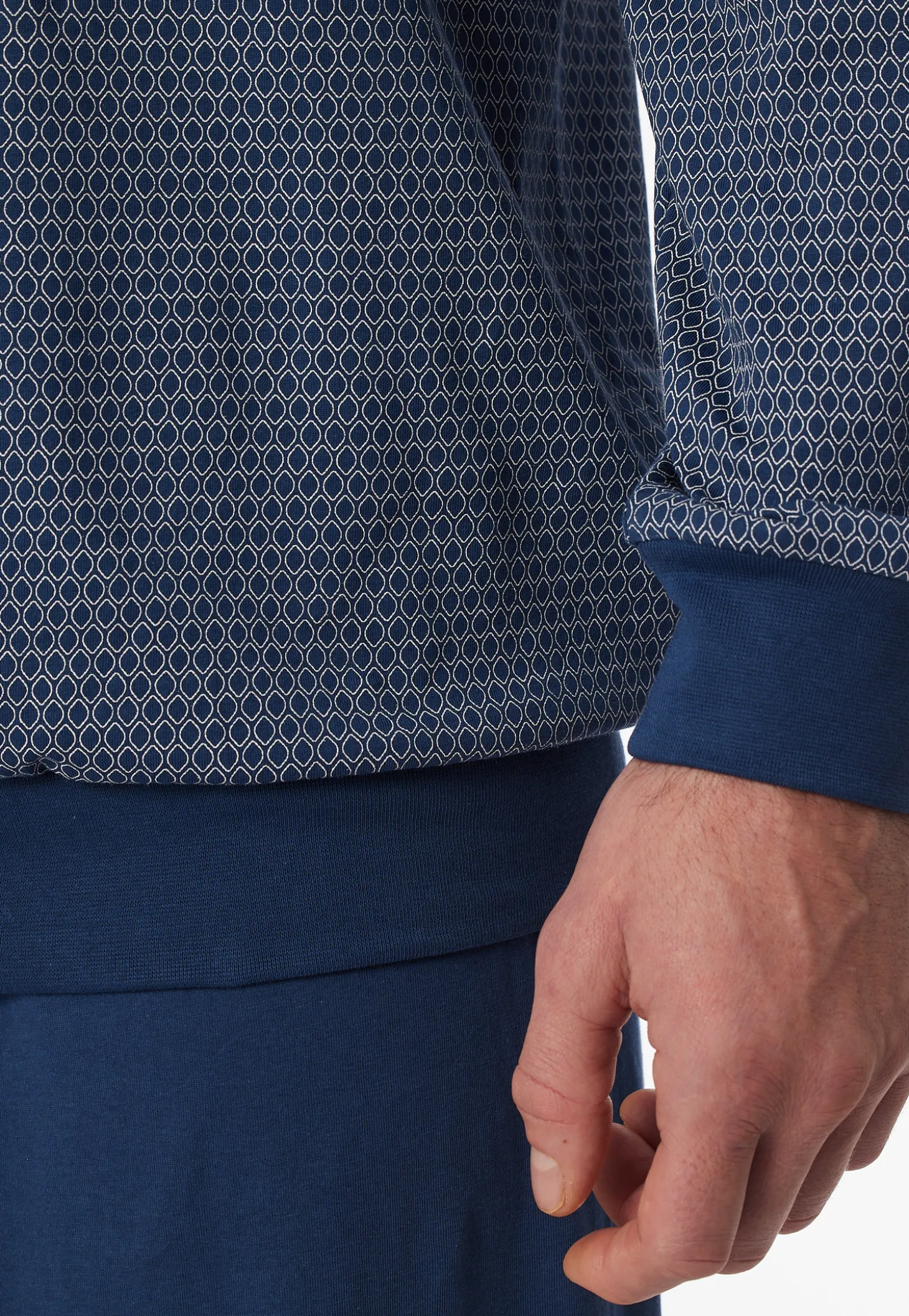 Schlafanzug lang Bündchen blau gemustert - Comfort Essentials